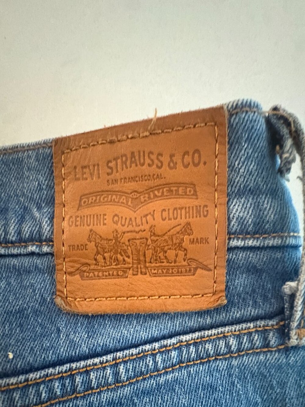 Levi’s Wedgie Distressed Straight Leg Jeans – Size 29